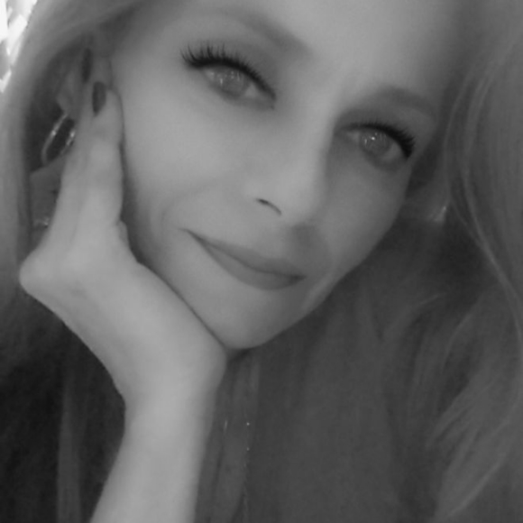 Meet your Posher, Amanda - Picture 3 of 6